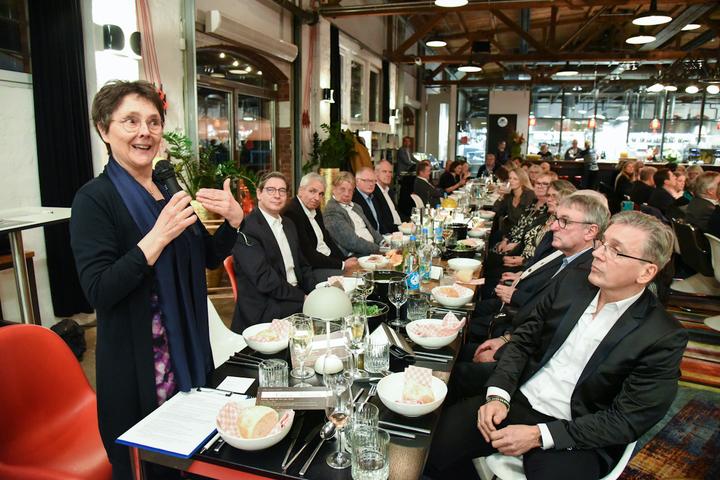 Schleswig-Holsteins Finanzministerin hatte  beim Spendendinner 2021 auch ihren Spaß