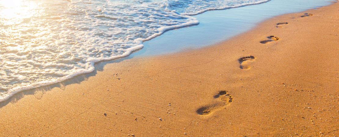 Fußspuren im Sand – Neue Schritte gehen