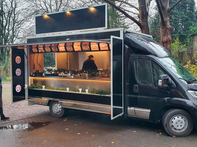 Sattmission: Foodtruck kocht Essen für Wohnungslose