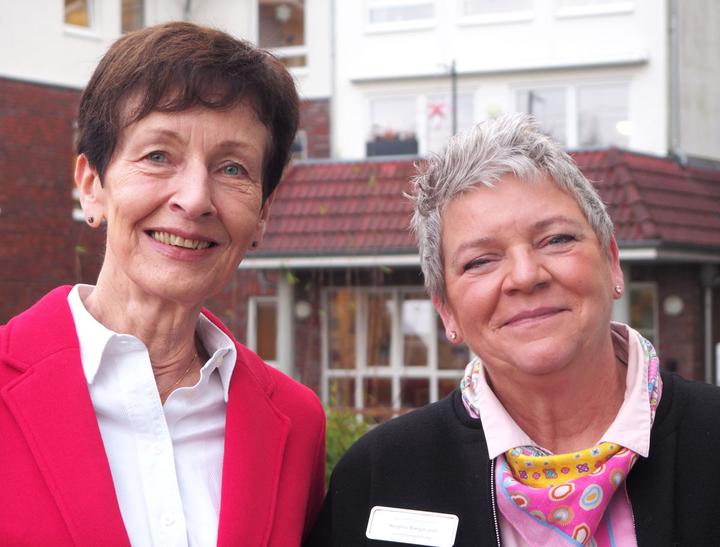 Lektorin Felicitas Keerl (links) und Einrichtungsleiterin Regina Bargmann