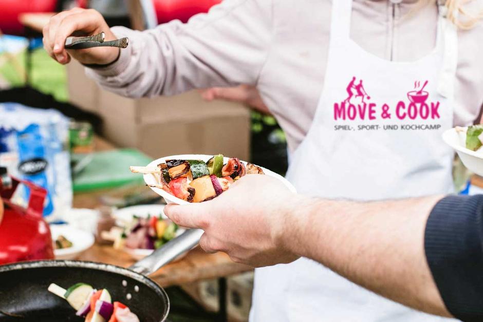 Move and Cook