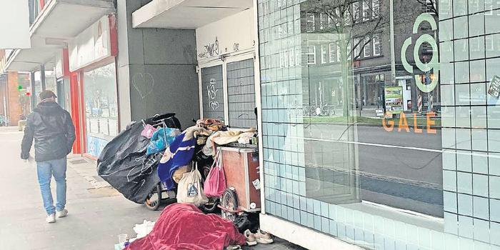 Draußen schläft er mit mehr Angst