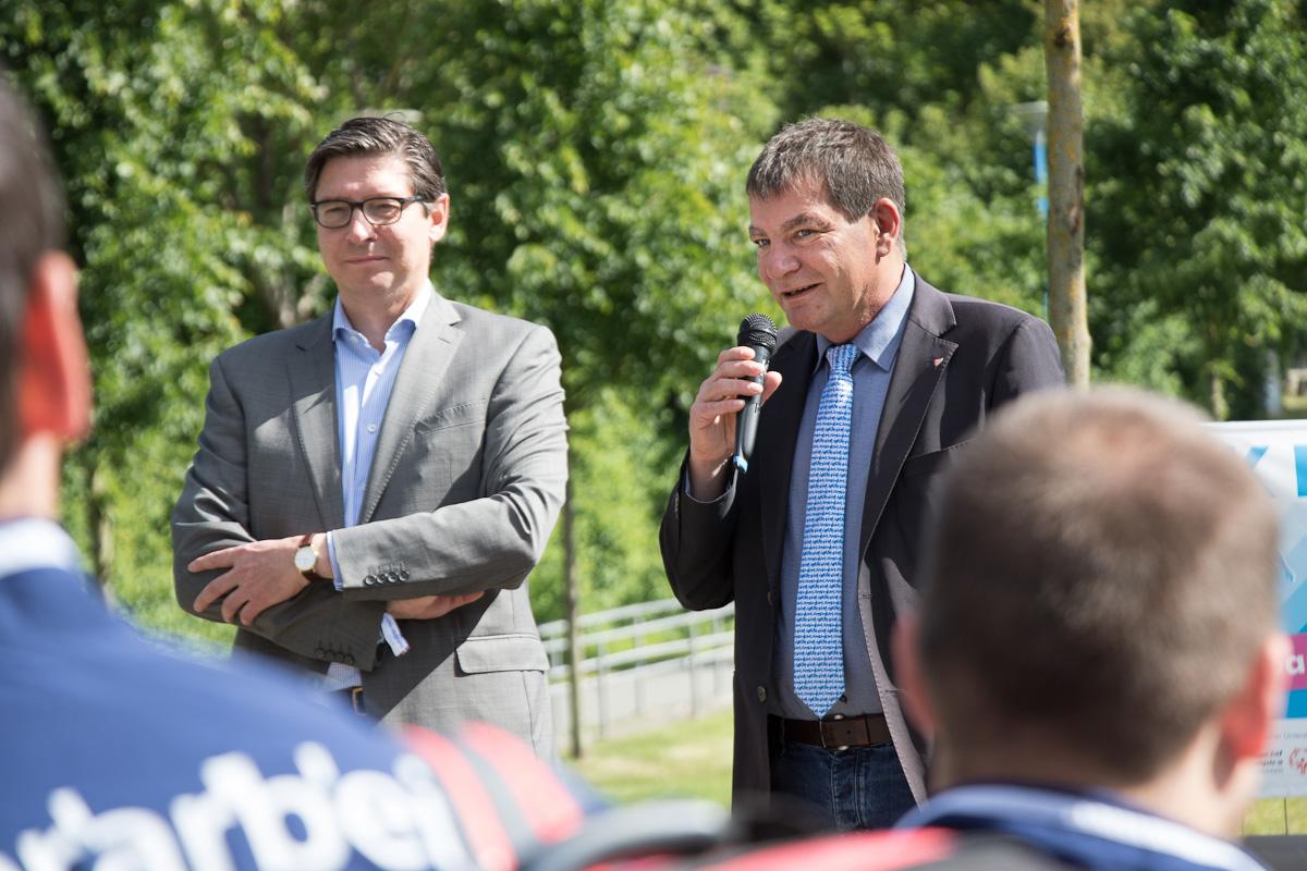 Gerwin Stöcken, Sportdezernent der Stadt Kiel und Dr. Thilo von Trott, Vorstand der Ev. Stiftung Alsterdorf eröffnen das Sportfest