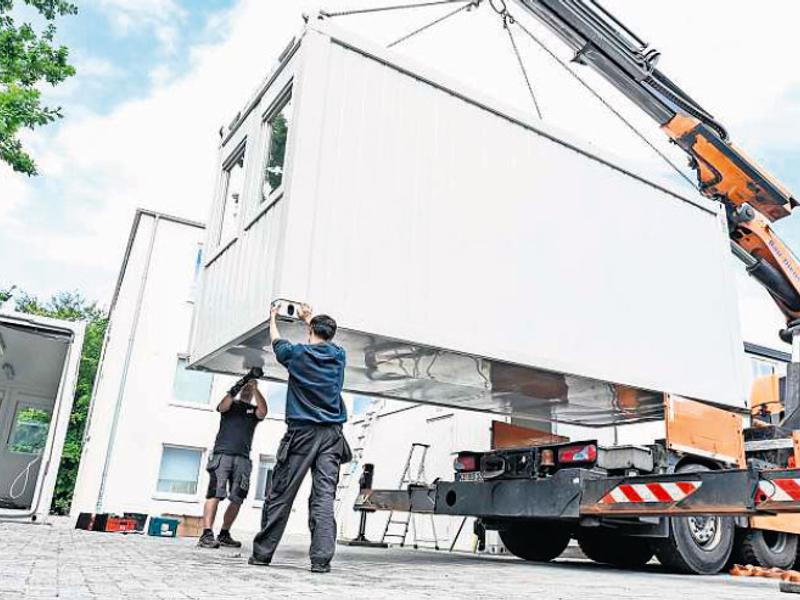 Container stehen zum Ausbau bereit