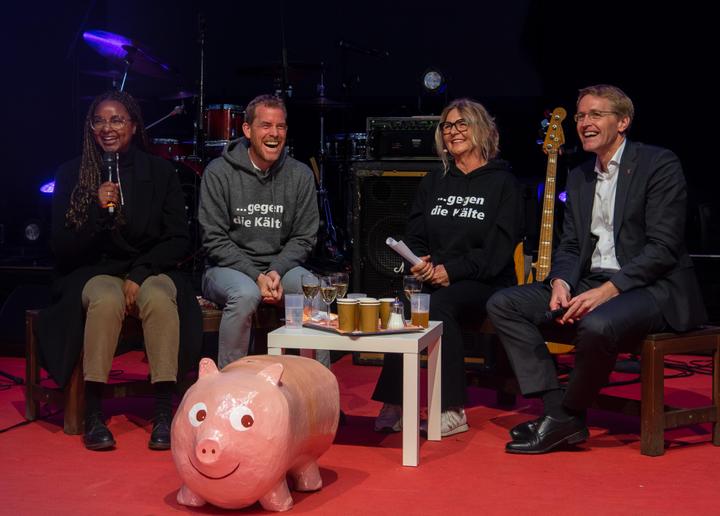 Aminata Touré, Ministerin für Soziales, Oberbürgermeister Ulf Kämpfer, Stadtmissions-Geschäftsführerin Karin Helmer und der Minister-Präsident Schleswig Holsteins, Daniel Günther (v. li.) in einer lockeren Talk-Runde